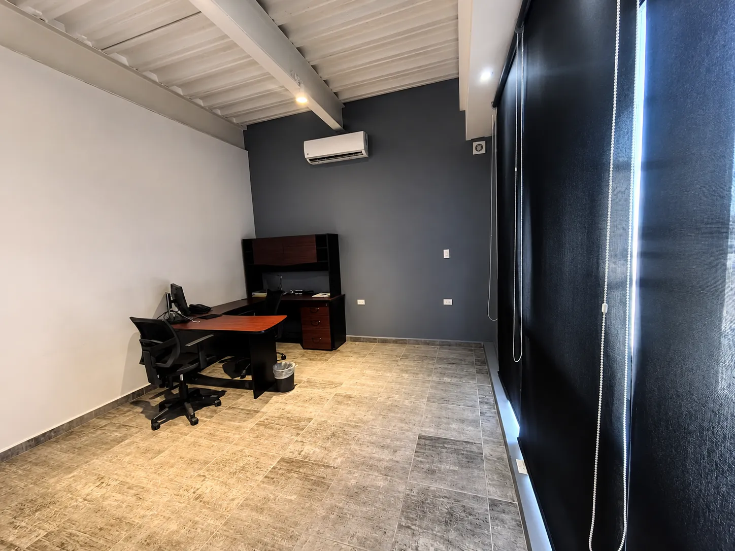 Oficina privada amueblada con escritorio ejecutivo en TG | WORKLAB, Ciudad del Carmen