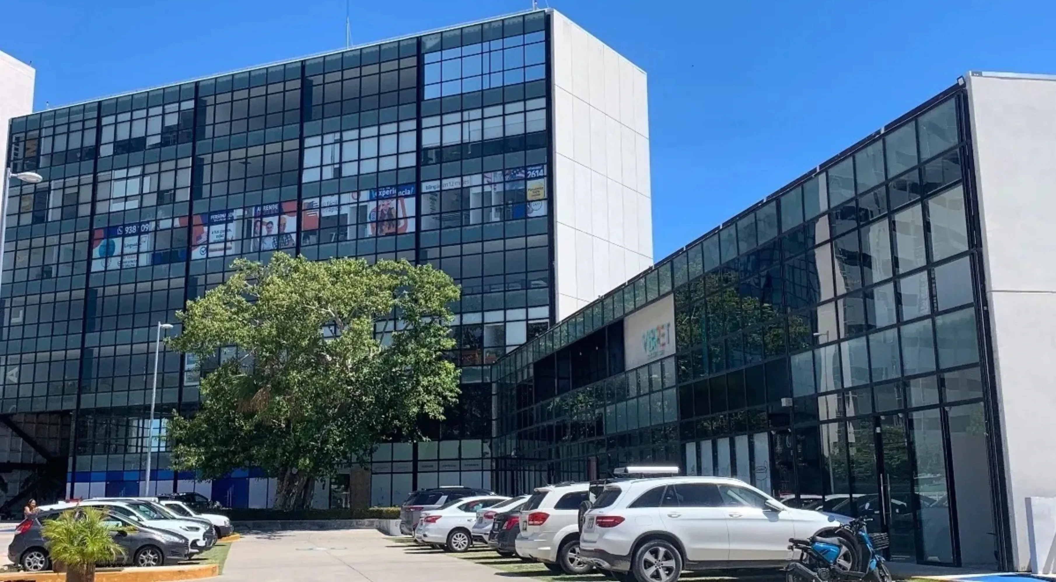 Edificio de Plaza Altum en Av. Isla de Tris, Ciudad del Carmen